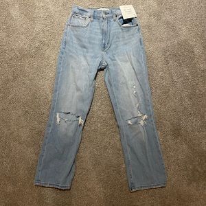 NWT!! Abercrombie Ultra high rise ankle straight jean.